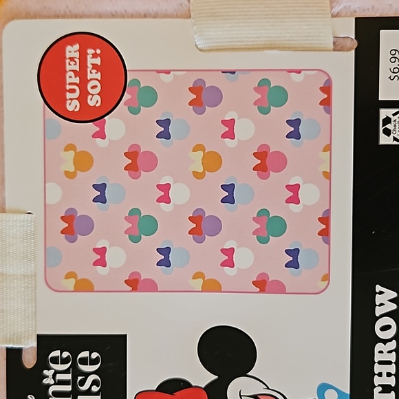 NWT Disney Minnie Mouse Kid's Blanket Throw, Pillow, & Tumbler 3-Piece Bundle - Picture 3 of 14